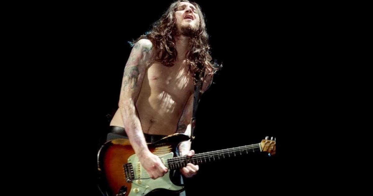 Curtains джон фрушанте. Джон Фрушанте 90. John Frusciante 1990. Джон Фрушанте руки. Джон Фрушанте молодой.